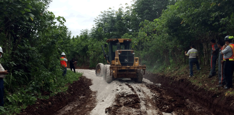Tecnología para mejorar los caminos rurales Cementos Progreso Guatemala