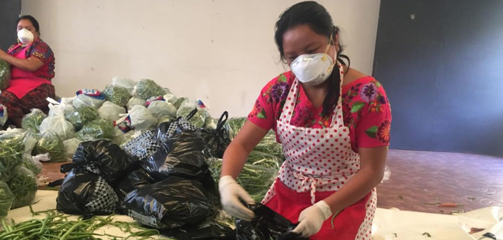 Manos solidarias llevan alimento a comunidades cempro cementos progreso guatemala