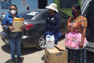 Donan alcohol en gel e insumos médicos cempro cementos progreso guatemala