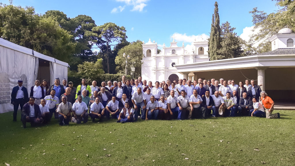 las-aguilas-de-oro-vuelan-ahora-en-el-ciberespacio Cempro cementos progreso fundacion