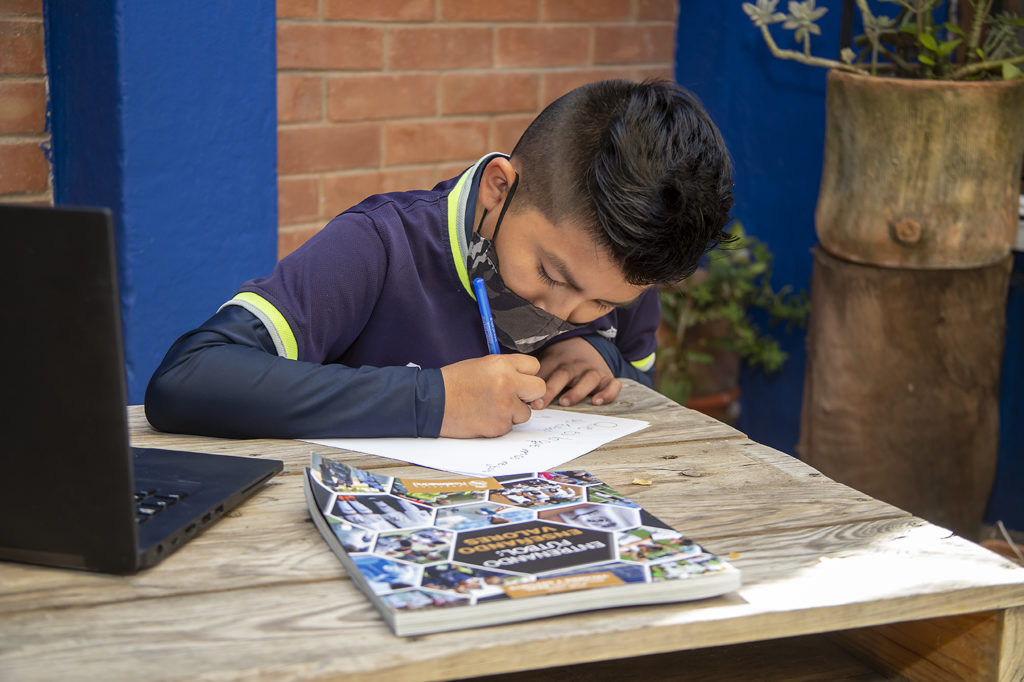 atendiendo a la juventud en tiempos de coronavirus cempro cementos progreso guatemala