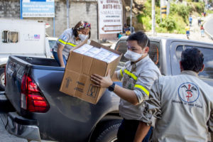 mil kits convid-19 entregó Cementos progreso a universidad rural Guatemala