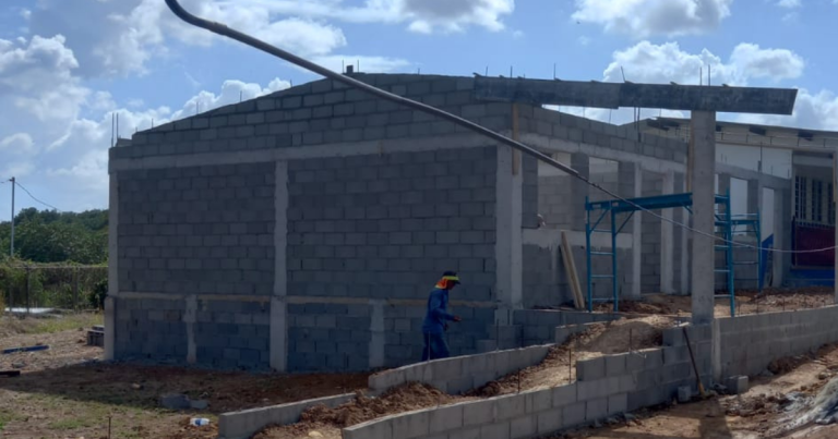Panamá Progreso construye aulas en la comunidad de Puerto Caimito