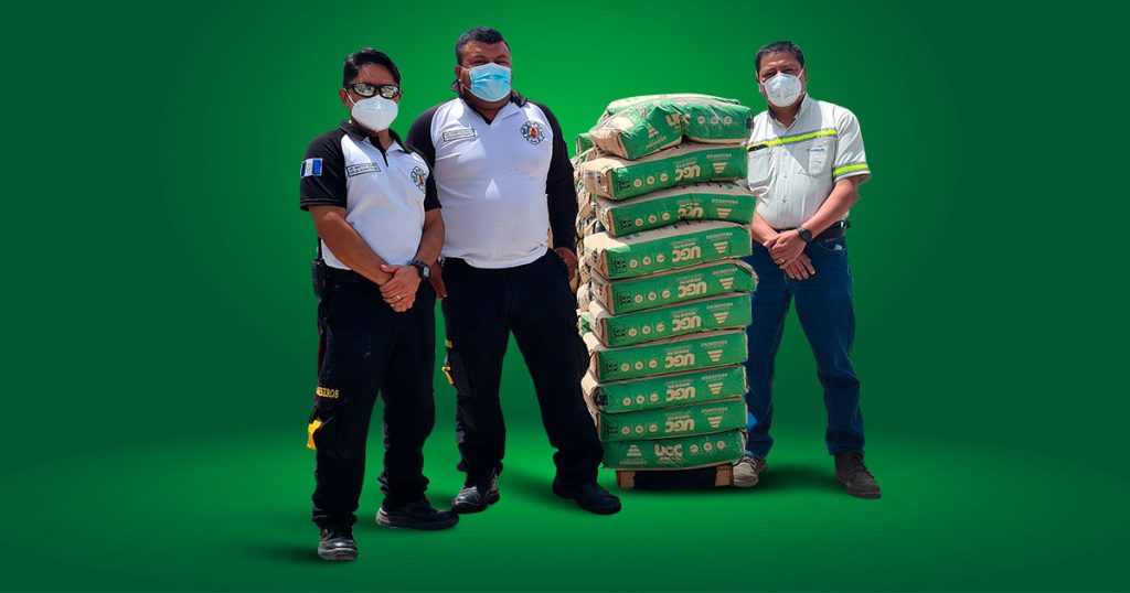 Apoyamos a los Bomberos Voluntarios de Huehuetenango para mejorar sus instalaciones cempro cementos progreso guatemala