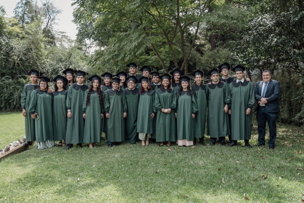 colegio ena graduacion 2024 guatemala fundacion carlos f novella cempro progreso